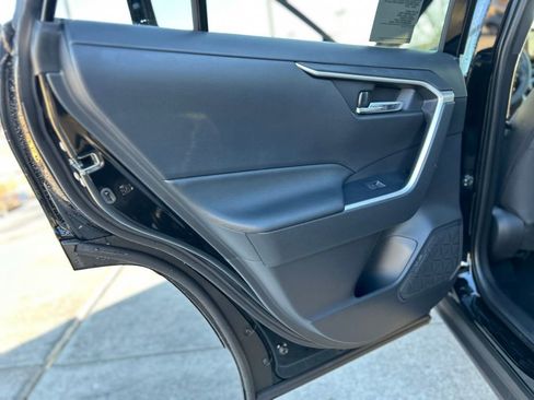 Used 2025 Toyota RAV4 SE image 15