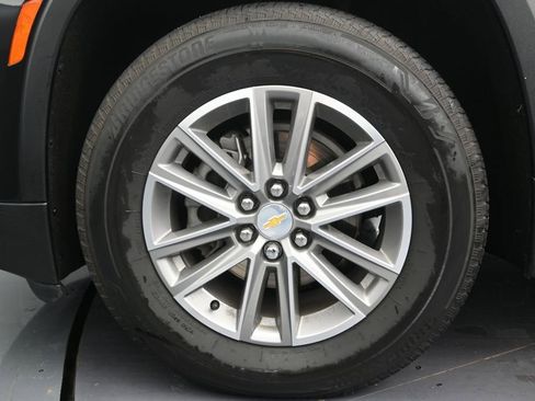 Used 2023 Chevrolet Traverse LT FWD image 11