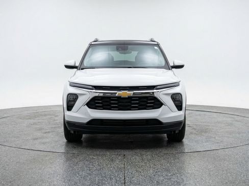 Used 2025 Chevrolet TrailBlazer LT FWD image 2