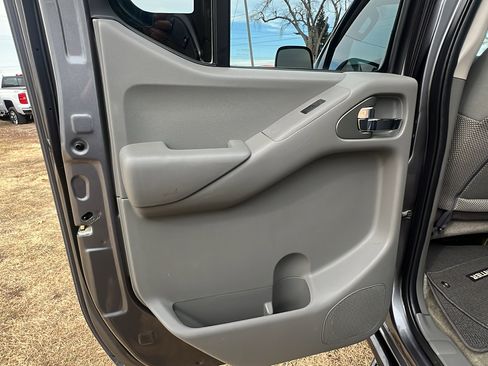 Used 2016 Nissan Frontier SV w/ SV Value Truck Package image 15