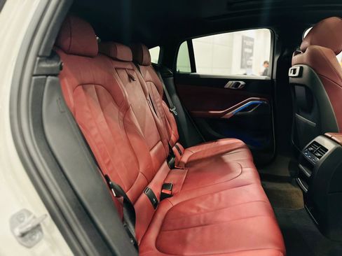 Used 2022 BMW X6 xDrive40i w/ M Sport Package image 12