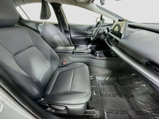 Certified 2025 Toyota Prius LE FWD image 27