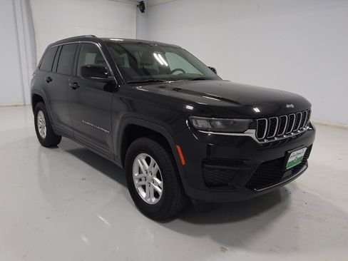 Used 2023 Jeep Grand Cherokee Laredo AWD/4WD image 13