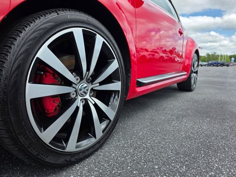 Used 2014 Volkswagen Beetle R-Line FWD image 18