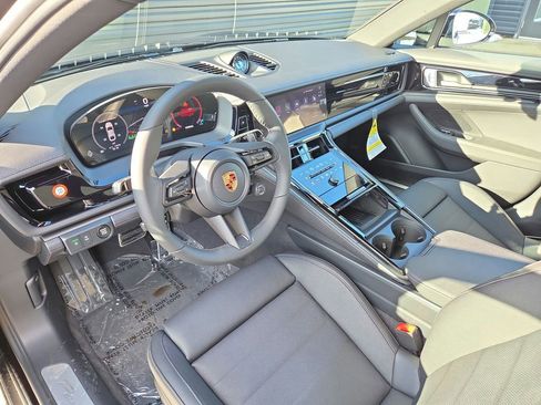 New 2026 Porsche Panamera 4 image 4