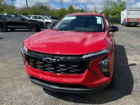 New 2026 Chevrolet Trax LT w/ Driver Confidence Package FWD image 5