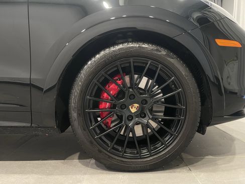 Used 2023 Porsche Cayenne GTS image 10