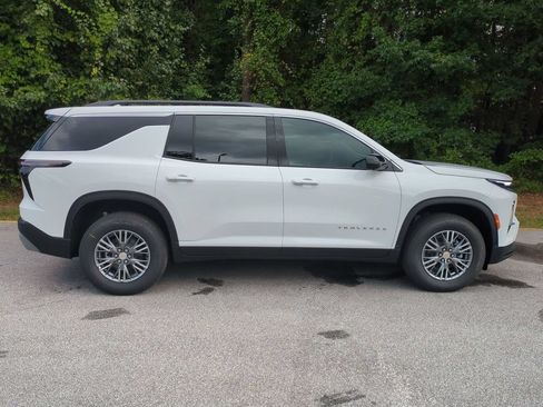 New 2027 Chevrolet Traverse LT w/ Driver Confidence Package FWD image 3