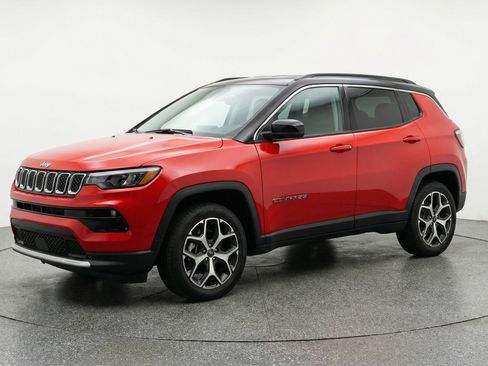 Used 2025 Jeep Compass Limited image 3