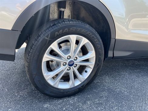 Used 2017 Ford Escape SE w/ SE Leather Comfort Package AWD/4WD image 8