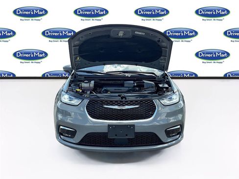 Used 2023 Chrysler Pacifica Touring-L FWD image 33