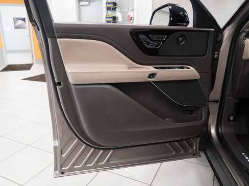 Used 2020 Lincoln Aviator Reserve w/ Equipment Group 201A image 6