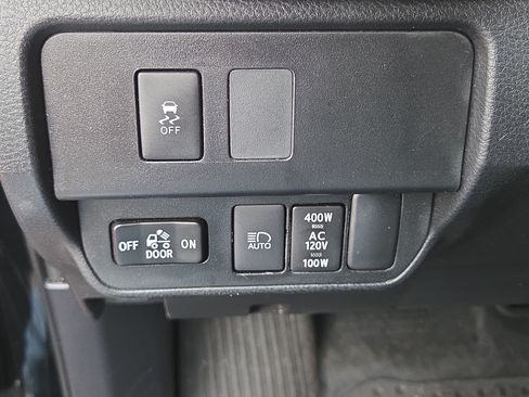 Certified 2020 Toyota Tacoma TRD Off-Road AWD/4WD image 28