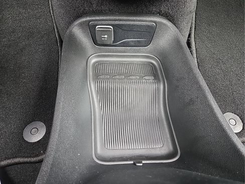 Used 2023 Chrysler Pacifica Touring-L w/ Uconnect Theater Family Group AWD/4WD image 18