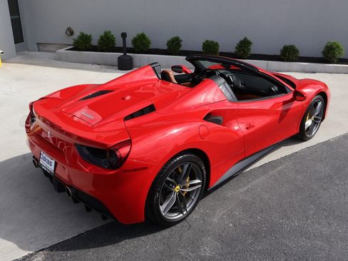 Used 2019 Ferrari 488 Spider RWD image 13