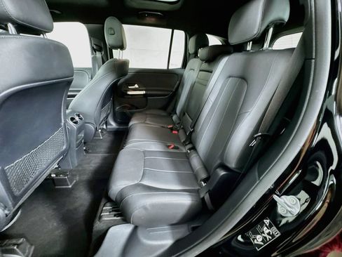 Used 2023 Mercedes-Benz GLB 250 image 30