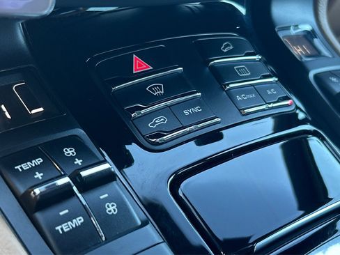 Used 2016 Porsche Cayenne image 27