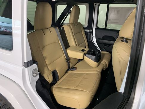 Used 2019 Jeep Wrangler Unlimited Sahara w/ Quick Order Package 24M Moab image 34