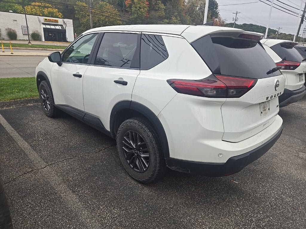 Used 2024 Nissan Rogue S AWD/4WD image 5