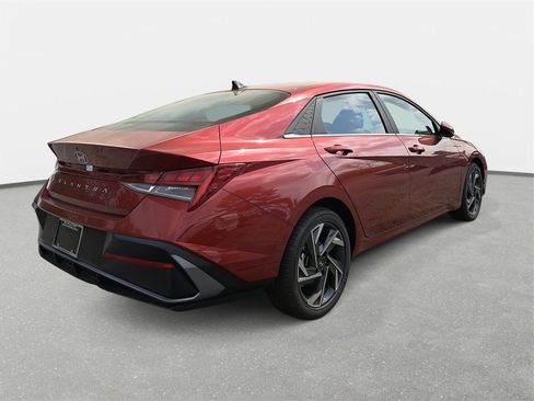 New 2024 Hyundai Elantra SEL w/ Convenience Package image 5