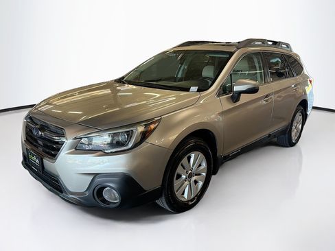 Used 2018 Subaru Outback 2.5i Premium AWD/4WD image 3
