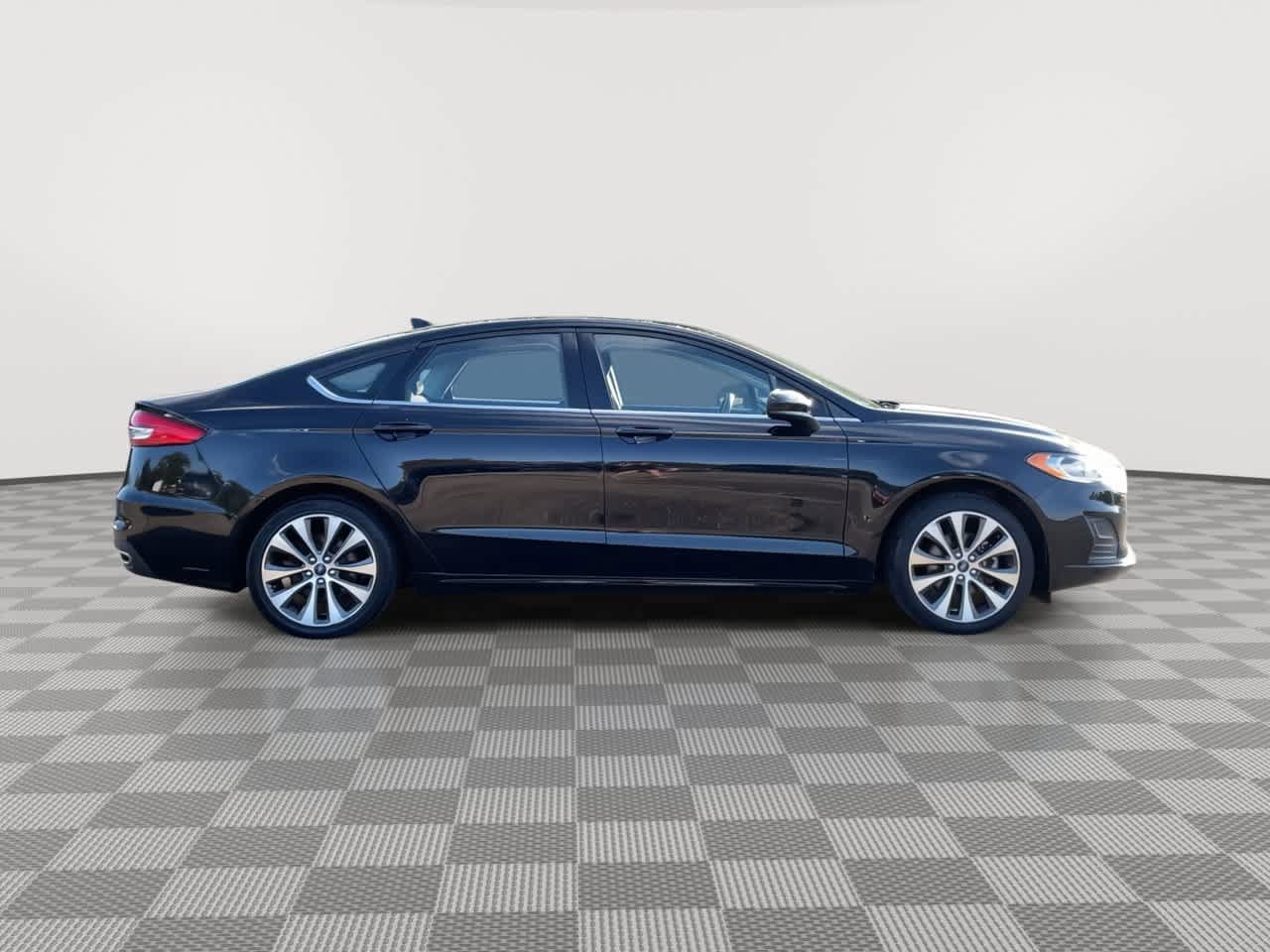 Used 2019 Ford Fusion SE AWD/4WD image 9