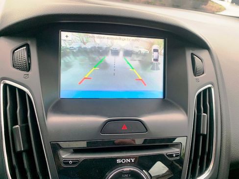 Used 2018 Ford Focus SEL w/ Winter Package FWD image 7