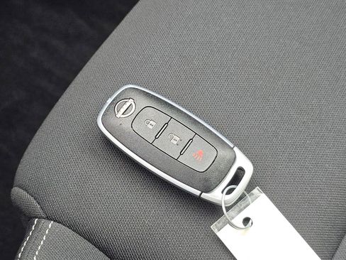 Used 2025 Nissan Rogue S image 34