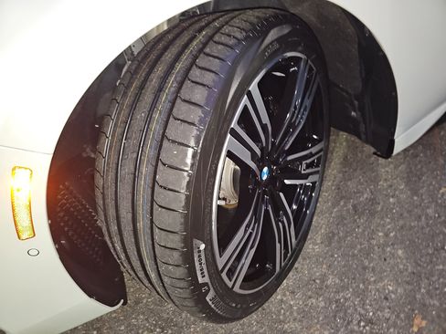 Certified 2023 BMW 760i xDrive w/ Executive Package image 34