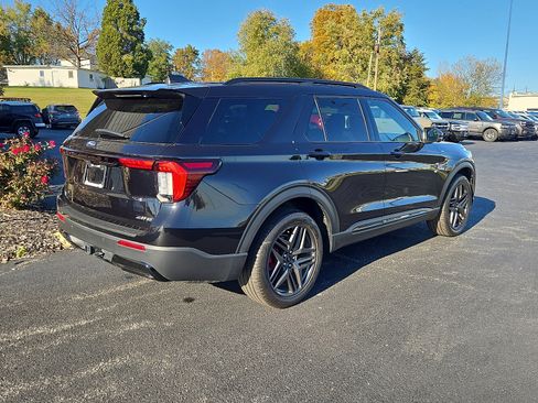 Certified 2025 Ford Explorer ST-Line w/ Premium Package image 3