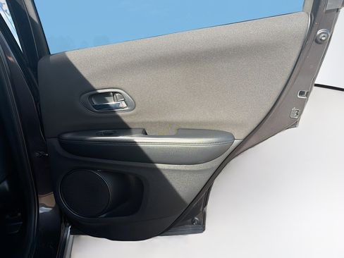 Used 2018 Honda HR-V LX image 27