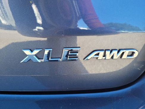 Used 2019 Toyota Highlander XLE image 15