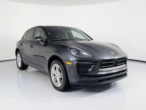 Certified 2025 Porsche Macan image 12