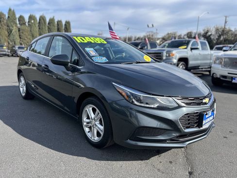 Used 2017 Chevrolet Cruze LT w/ Convenience Package image 2