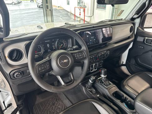 Used 2025 Jeep Wrangler Unlimited Sport AWD/4WD image 15