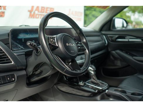 Used 2024 Kia Seltos EX FWD image 31