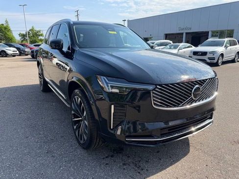 Used 2026 Volvo XC90 B6 Plus w/ Protection Package Premier AWD/4WD image 3