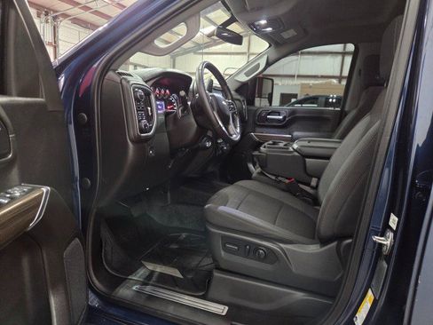 Used 2022 Chevrolet Silverado 2500 LT w/ Convenience Package image 6