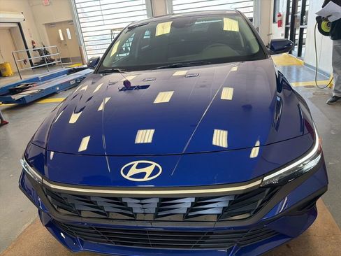 Used 2025 Hyundai Elantra SE image 5