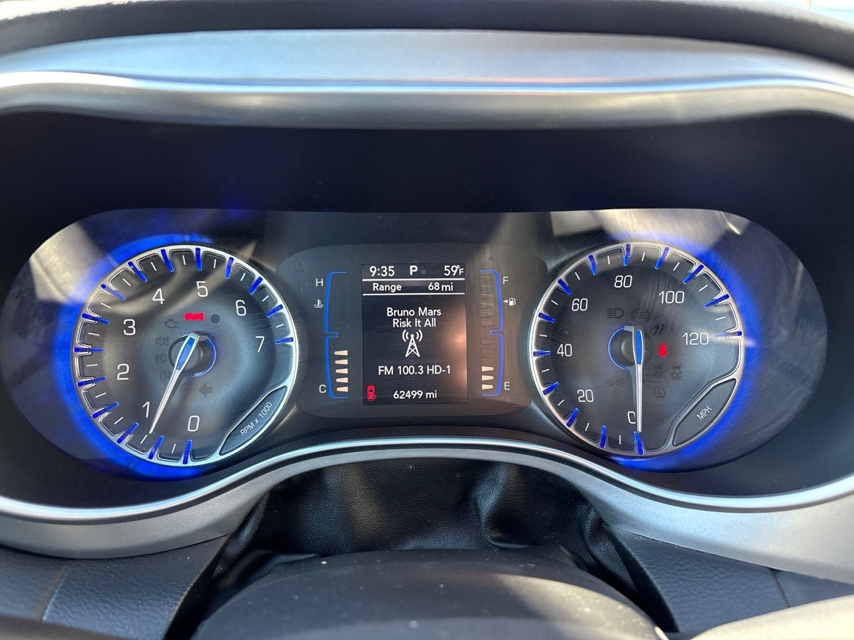 Used 2018 Chrysler Pacifica Touring-L w/ Premium Audio Group FWD image 25