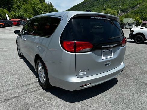 Used 2023 Chrysler Voyager LX FWD image 6
