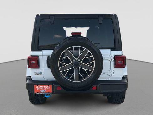 Used 2023 Jeep Wrangler Unlimited Sahara w/ Cold Weather Group AWD/4WD image 6
