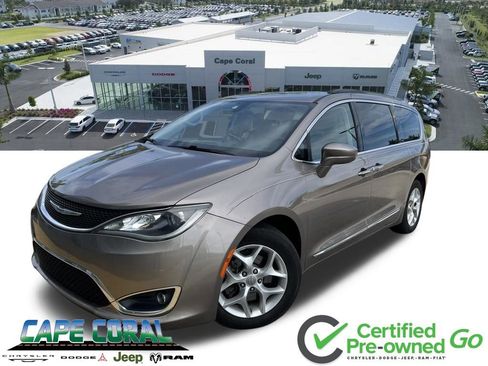 Used 2017 Chrysler Pacifica Touring-L w/ Tire & Wheel Group image 1
