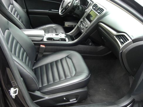 Used 2019 Ford Fusion SEL FWD image 17