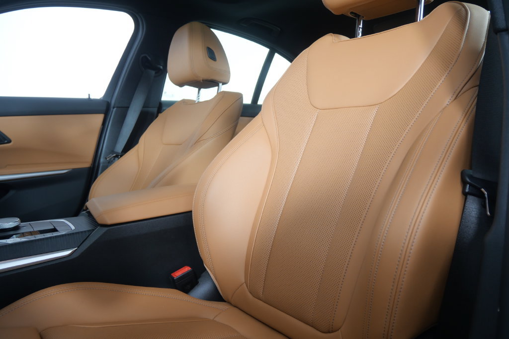 Certified 2025 BMW 330i Sedan RWD image 11