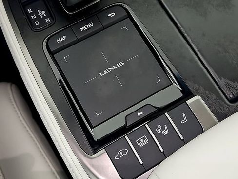 Used 2021 Lexus LS 500 AWD image 32