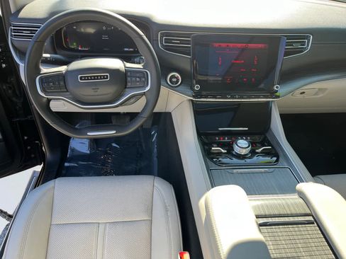 Used 2024 Jeep Wagoneer Series III w/ Premium Group I AWD/4WD image 5