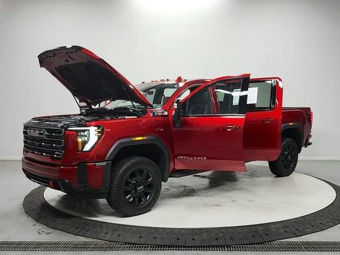 Used 2025 GMC Sierra 2500 AT4 w/ AT4 Premium Plus Package AWD/4WD image 11