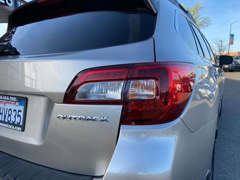 Used 2018 Subaru Outback 2.5i Limited AWD/4WD image 28