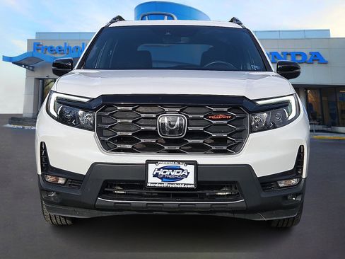 Certified 2023 Honda Passport TrailSport image 2